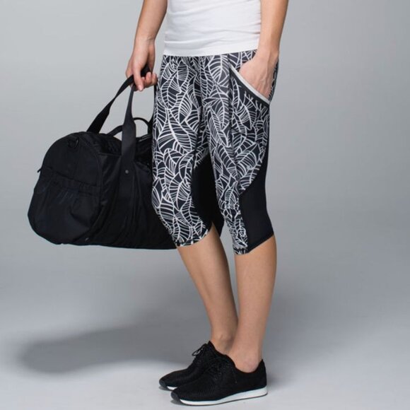 Lululemon Run A Marathon Crop II Pretty Palm Black Angel Wing / Black - Picture 3 of 8